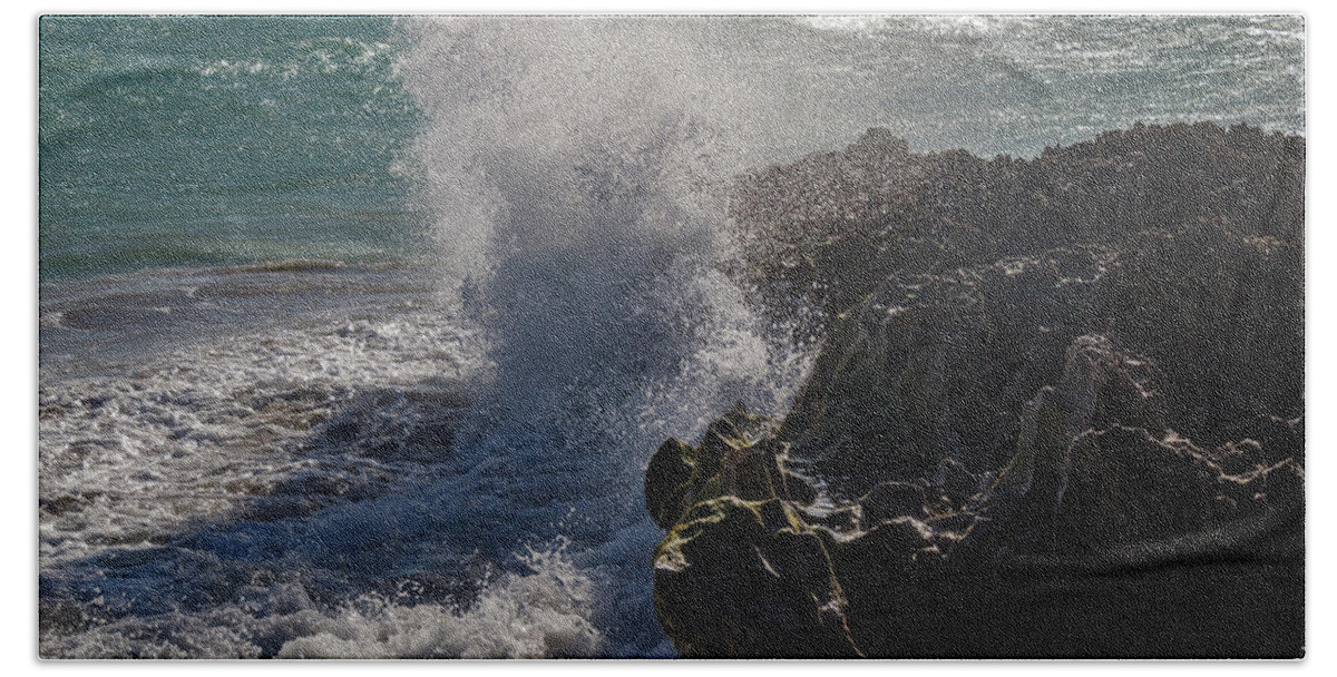 Windy Hand Towel featuring the photograph Windy Day by Les Greenwood