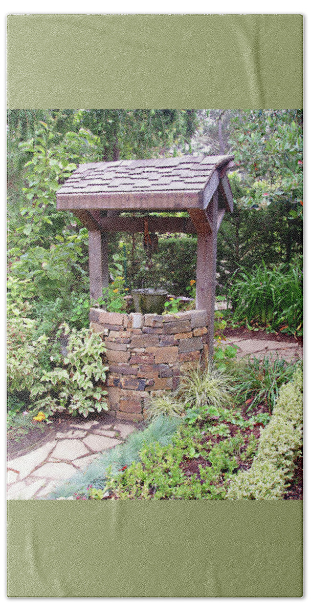 Wishing Well Hand Towel featuring the photograph Wishing Well by Ellen Henneke