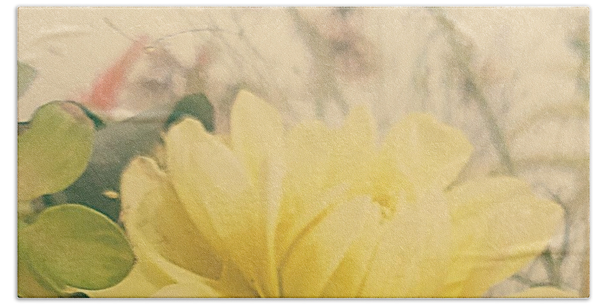 Yellow Dahlia Hand Towel featuring the photograph Yellow Dahlia by Christina McGoran