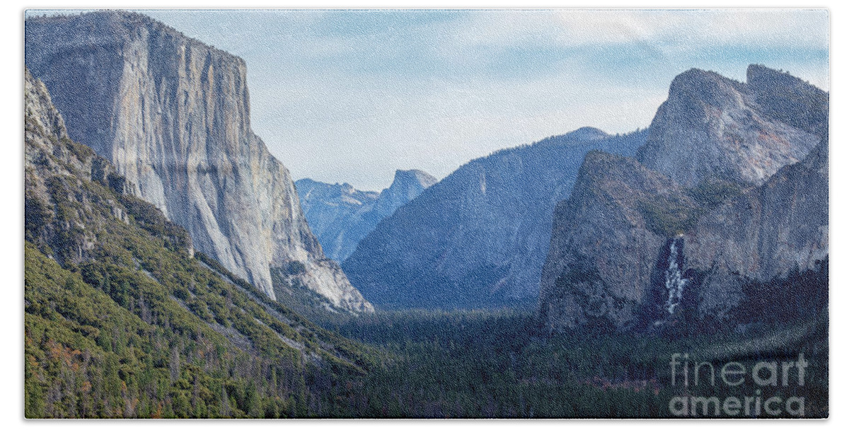 Yosemite Valley From Tunnel View Bath Towel featuring the photograph Yosemite Valley from Tunnel View by Dustin K Ryan