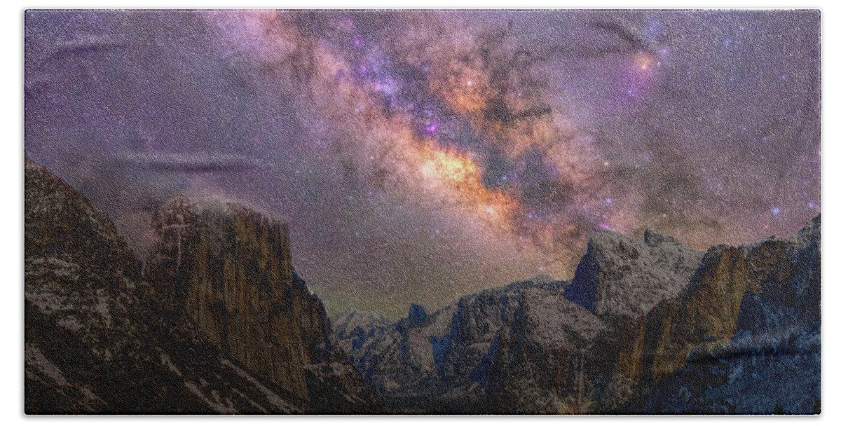 Yosemite Bath Towel featuring the photograph Yosemite Valley Milky Way by Kenneth Everett