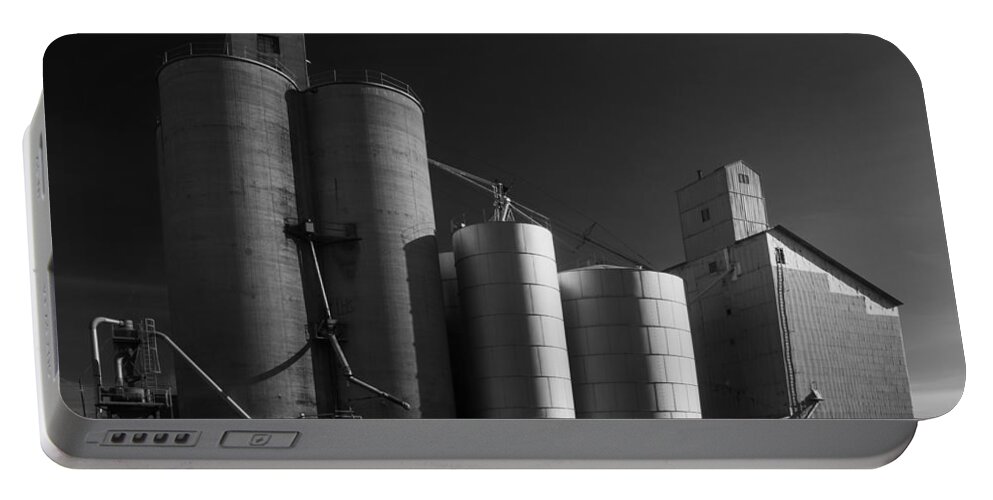 Wheat Portable Battery Charger featuring the photograph Spangle Grain Elevator by Paul DeRocker