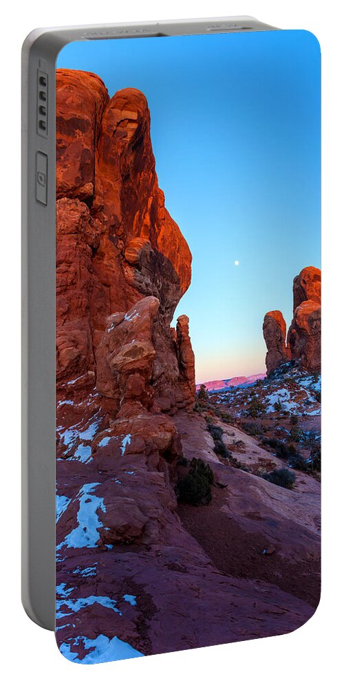 Nightfall Portable Battery Charger featuring the photograph Standing Tall by Jonathan Nguyen