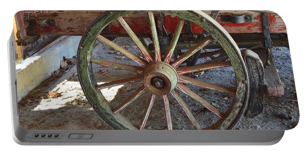 Barbara Snyder Portable Battery Charger featuring the photograph Wagon Wheel 2 #1 by Barbara Snyder