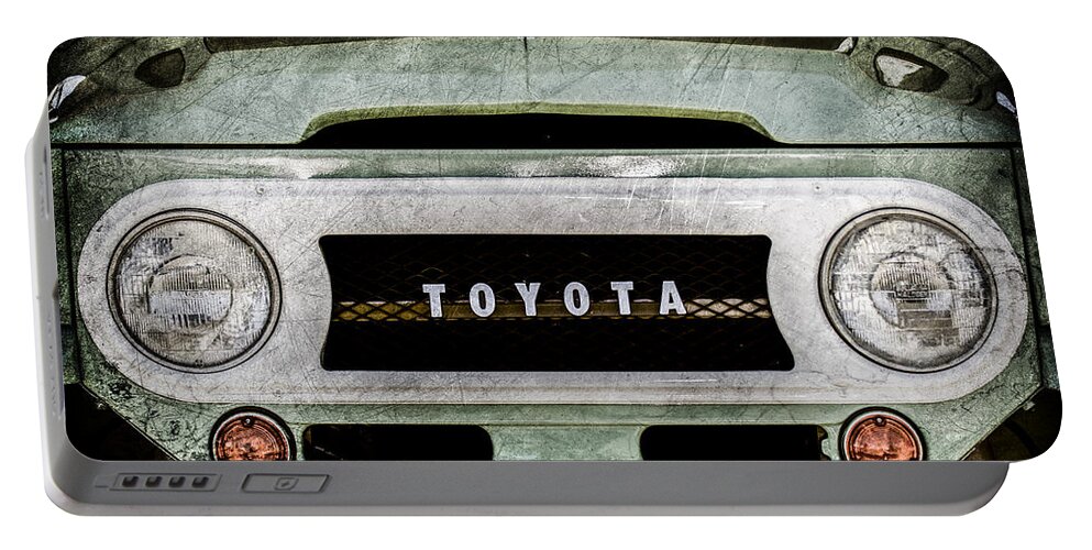 1969 Toyota FJ-40 Land Cruiser Grille Emblem -0444ac Throw 