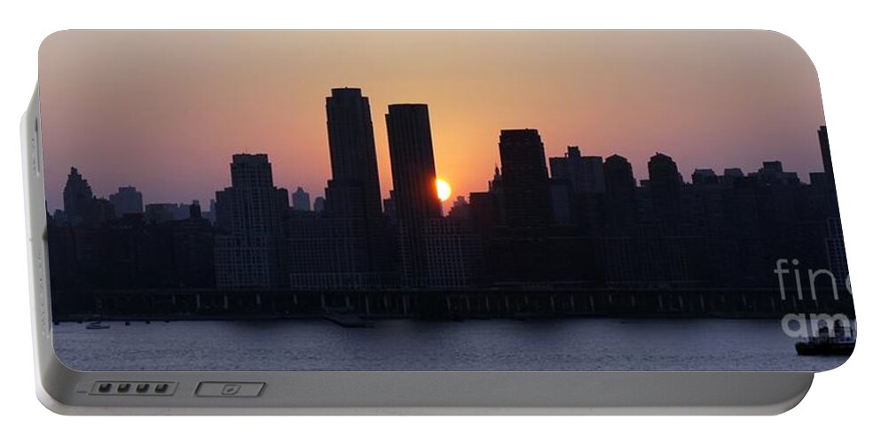 Rising Sun Portable Battery Charger featuring the photograph Morning on the Hudson by Lilliana Mendez