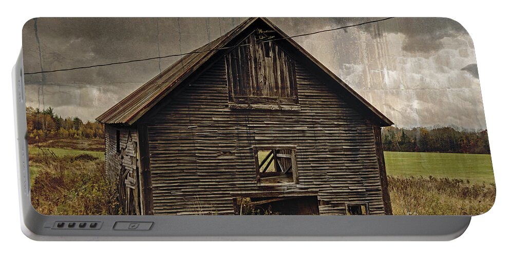 Autumn Portable Battery Charger featuring the photograph Antique Barn by Alana Ranney