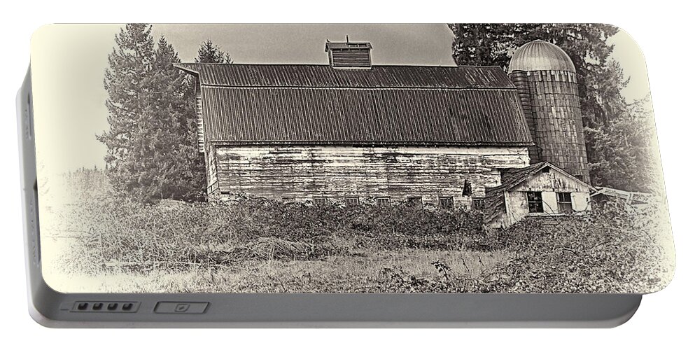 Ron Roberts Photography Portable Battery Charger featuring the photograph Barn With Silo by Ron Roberts