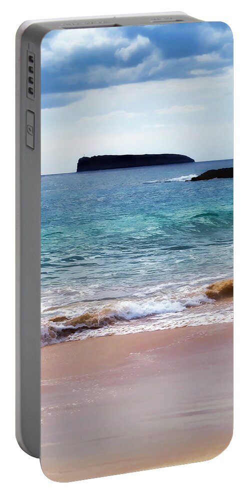 Hawaii Portable Battery Charger featuring the photograph Big Beach 35 by Dawn Eshelman