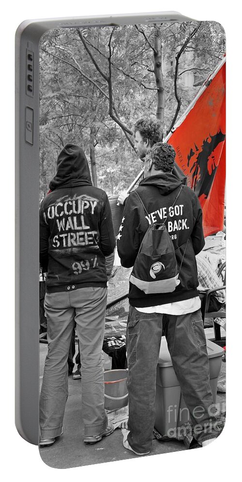 Che Portable Battery Charger featuring the photograph Che at Occupy Wall Street by Lilliana Mendez