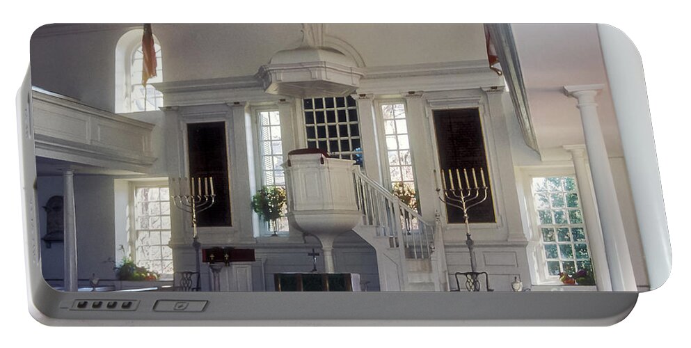 Alexandria Portable Battery Charger featuring the photograph Christ Church Interior by Bob Phillips