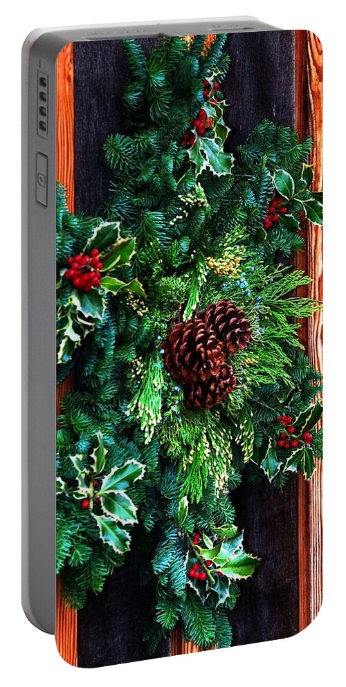 Christmas Portable Battery Charger featuring the photograph Christmas Wreath 20474 by Jerry Sodorff