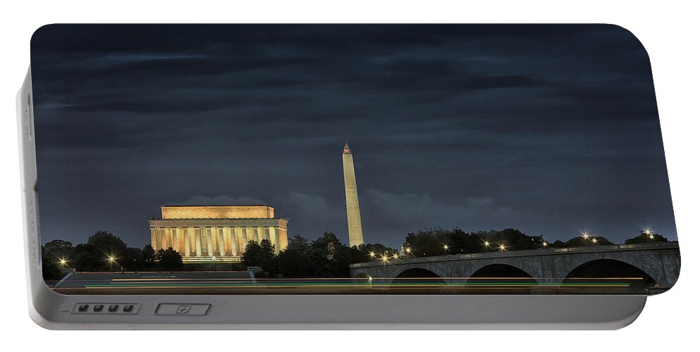 Washington Portable Battery Charger featuring the photograph Floating By by Robert Fawcett