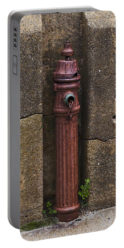 Fort Foster Portable Battery Charger featuring the photograph Fort Foster Fire Hydrant - Kittery - Maine by Steven Ralser