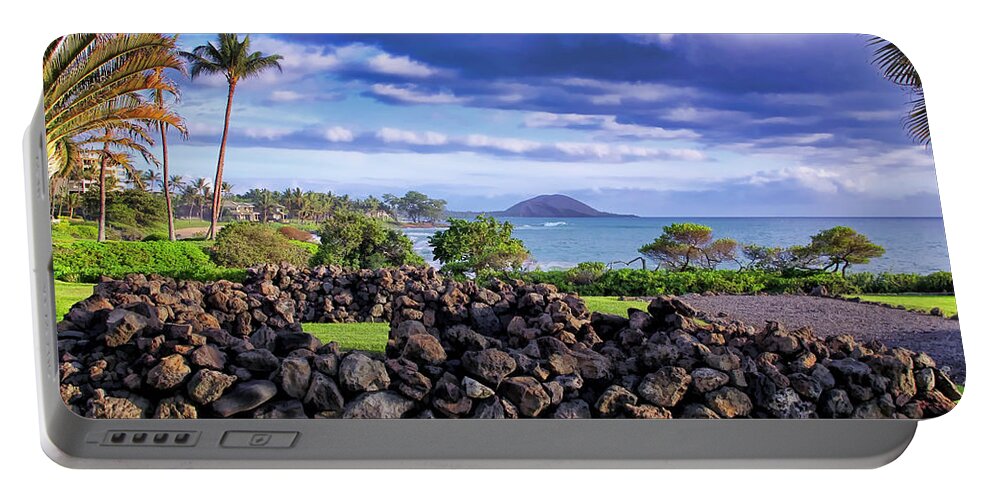 Hawaii Portable Battery Charger featuring the photograph Four Seasons 112 by Dawn Eshelman