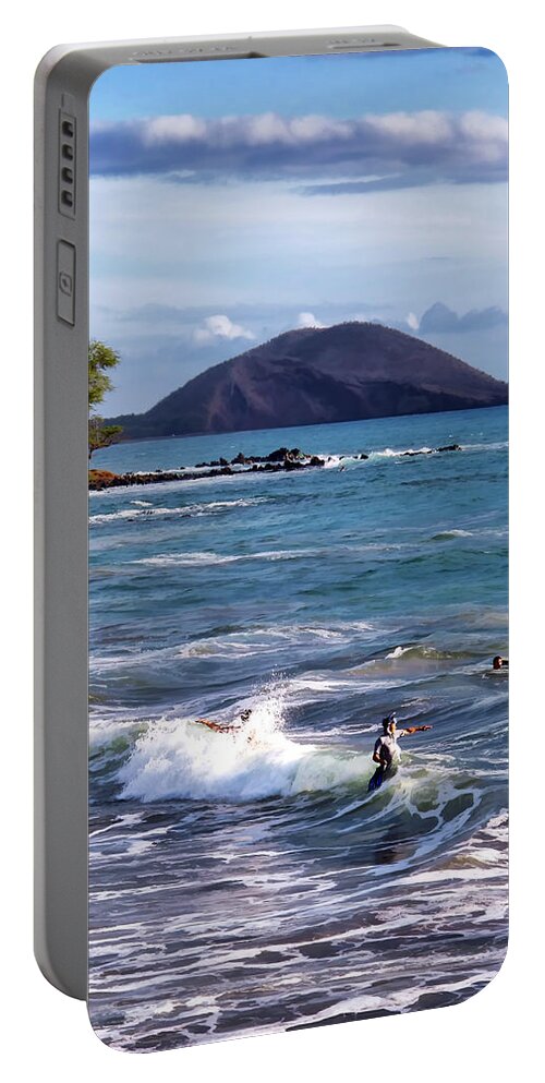Hawaii Portable Battery Charger featuring the photograph Four Seasons 121 by Dawn Eshelman