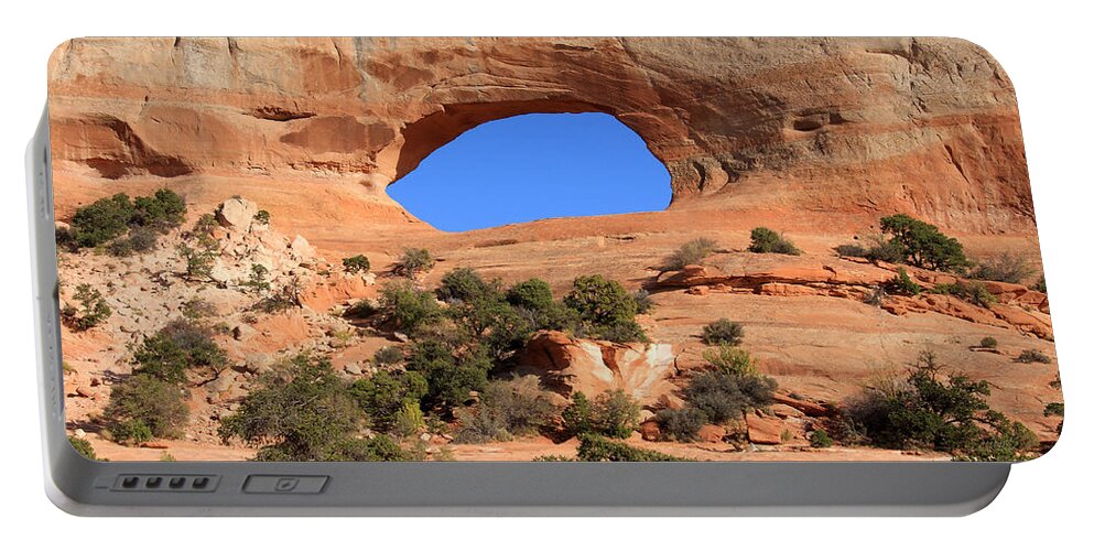 Utah Portable Battery Charger featuring the photograph Wilson's Arch, Utah by Aidan Moran