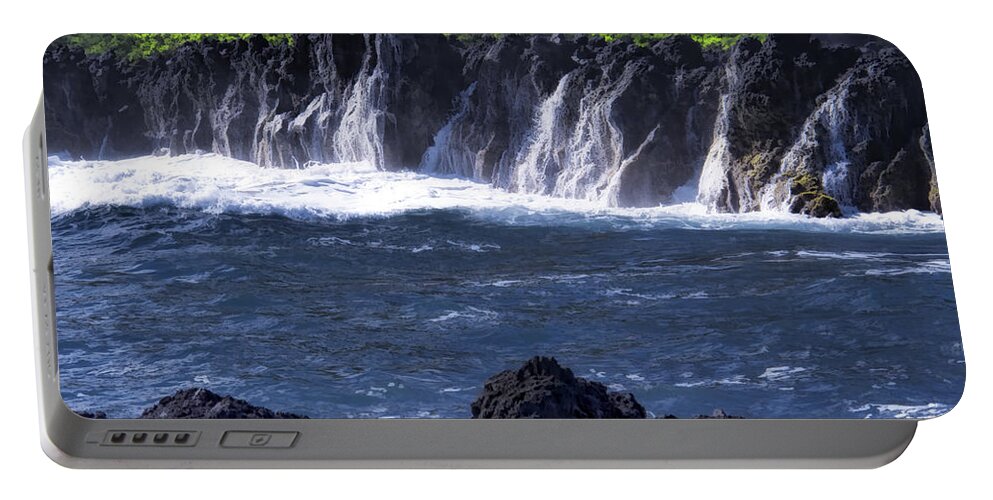 Hawaii Portable Battery Charger featuring the photograph Keanae 11 by Dawn Eshelman