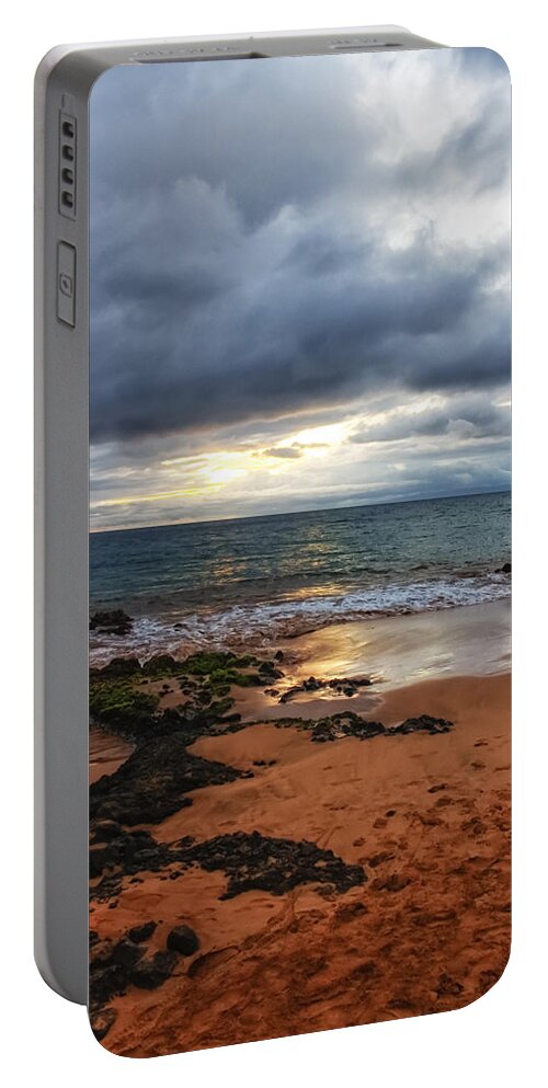 Hawaii Portable Battery Charger featuring the photograph Keawakapu Sunset by Lars Lentz