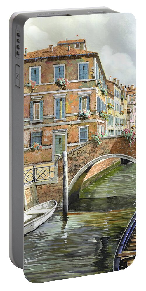Venezia Portable Battery Charger featuring the painting Le Barche Sotto Il Ponte by Guido Borelli