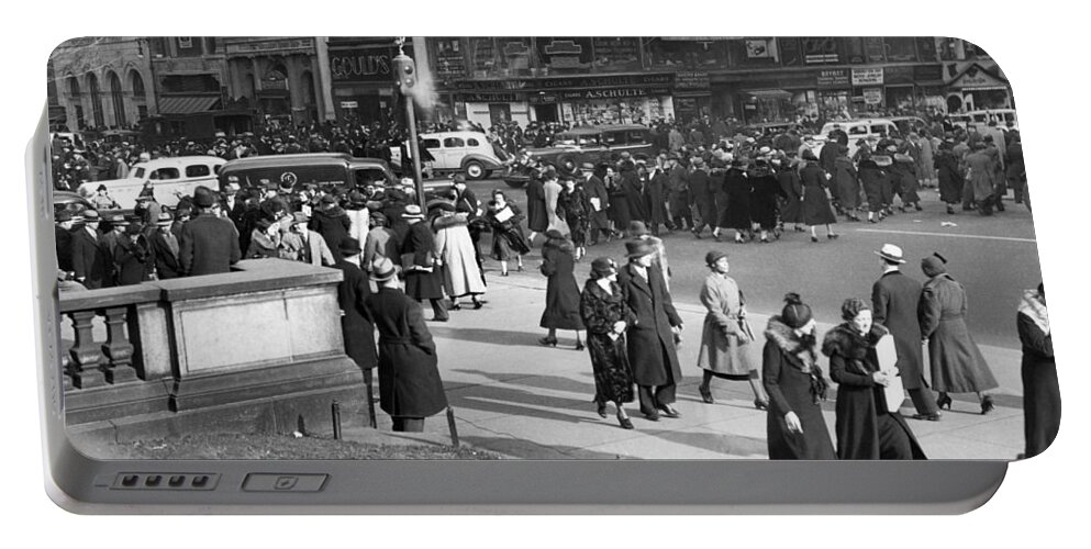 1930s Portable Battery Charger featuring the photograph Manhattan Shoppers by Underwood Archives