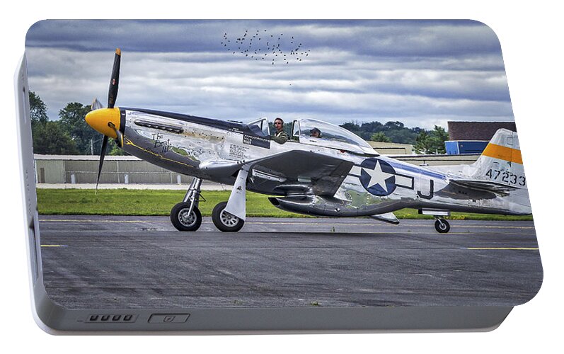 Airport Portable Battery Charger featuring the photograph Mustang P51 by Steven Ralser