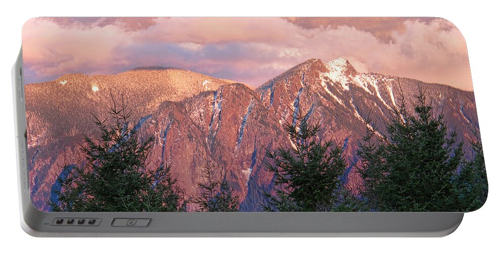 Mount Si Portable Battery Charger featuring the photograph North Bend Washington Sunset 2 by Helaine Cummins