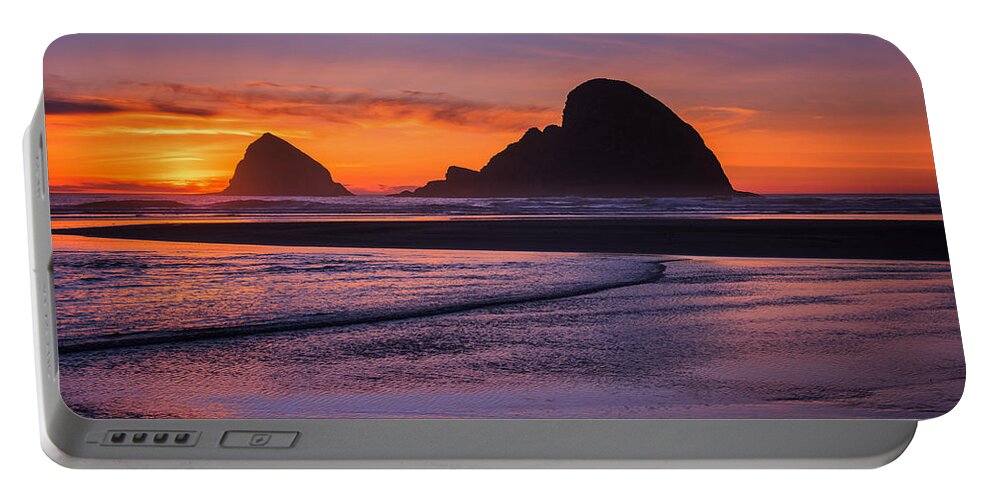 Oregon Portable Battery Charger featuring the photograph Oceanside Sunset by Darren White