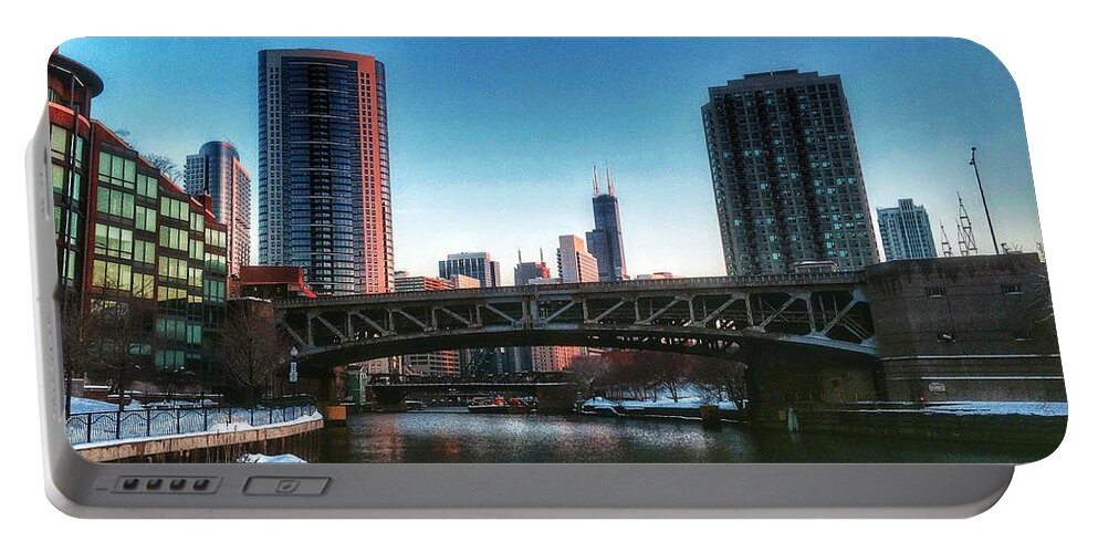 Chicago Portable Battery Charger featuring the photograph Ohio Street Bridge Over Chicago River by Nick Heap