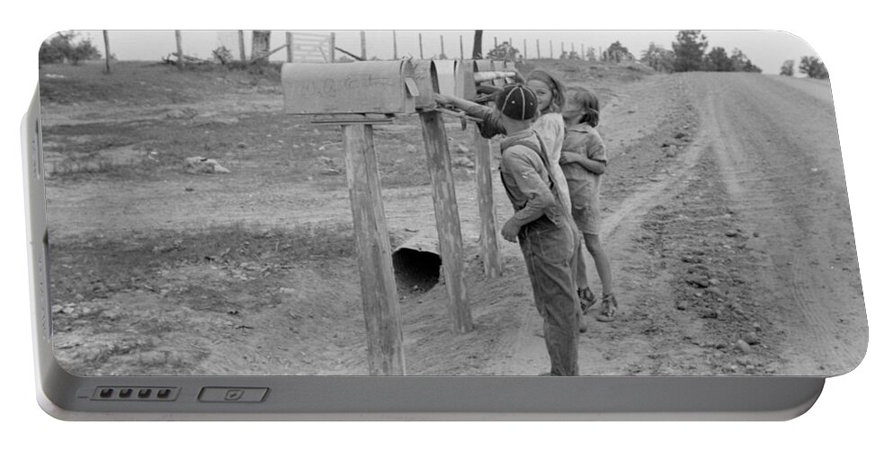 History Portable Battery Charger featuring the photograph Ozark Children Getting Mail, 1940 by Science Source