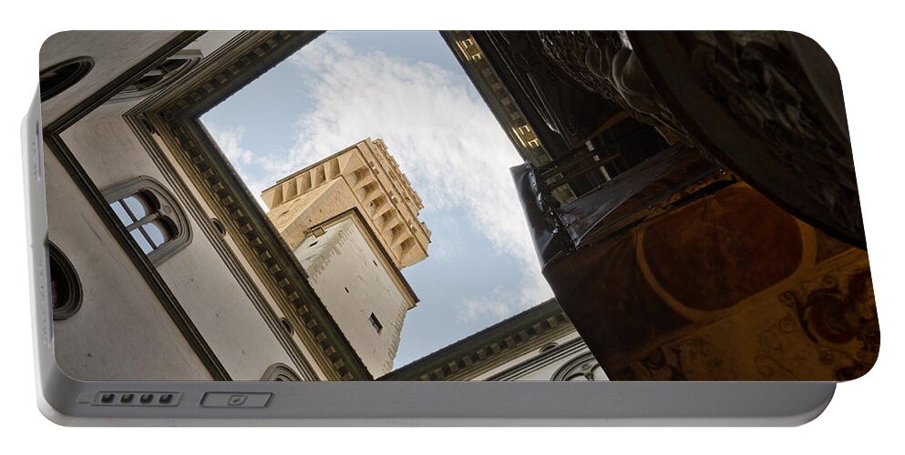 Tourist Portable Battery Charger featuring the photograph Palazzo Vecchio by Pablo Lopez