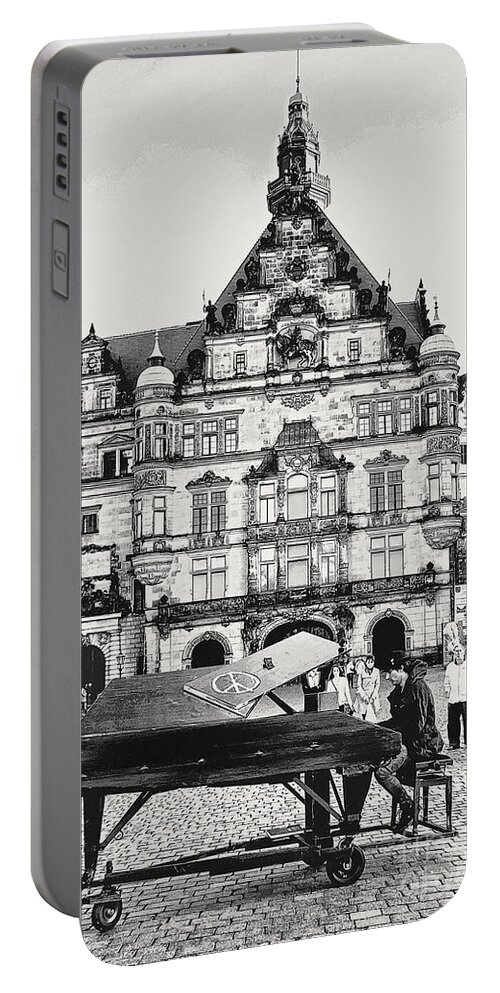 Photo Portable Battery Charger featuring the photograph Pianist in Town by Jutta Maria Pusl