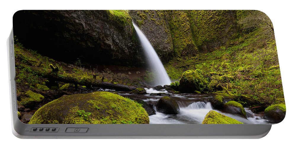 Ponytail Portable Battery Charger featuring the photograph Ponytail Falls by Andrew Kumler