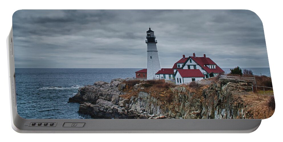 Lighthouse Portable Battery Charger featuring the photograph Portland Headlight 14440 by Guy Whiteley