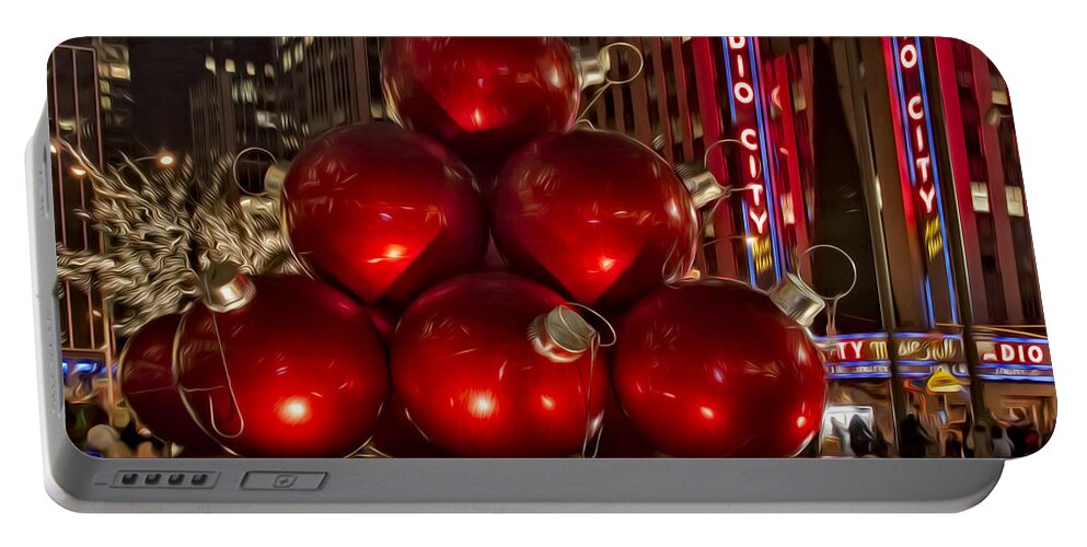 Christmas Portable Battery Charger featuring the photograph Rockefeller Center Cheer by Susan Candelario