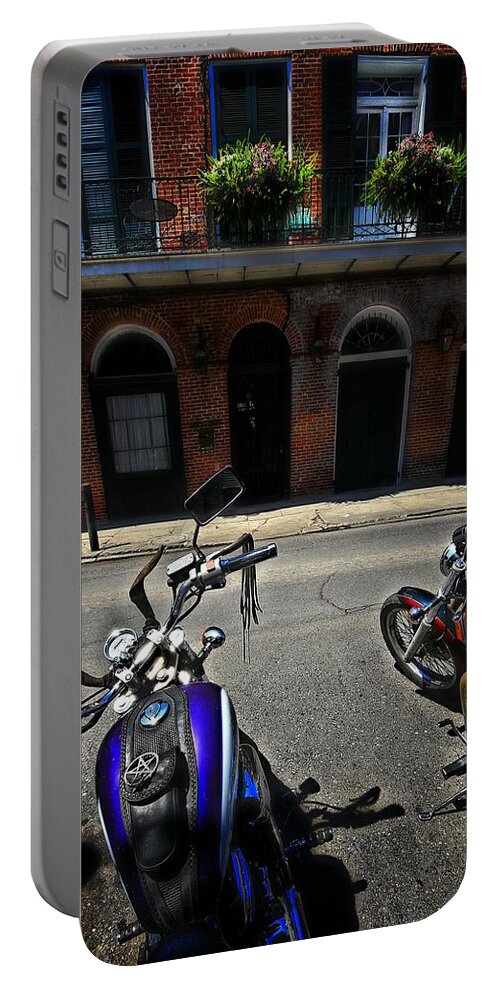 Nola Portable Battery Charger featuring the photograph Round n Rounds by Robert McCubbin