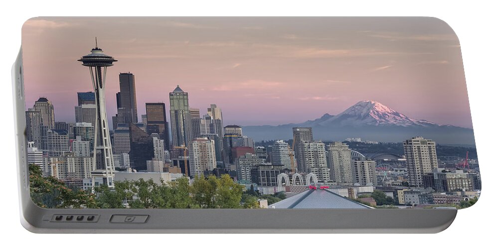 Downtown Portable Battery Charger featuring the photograph Seattle Sunset by Kyle Wasielewski