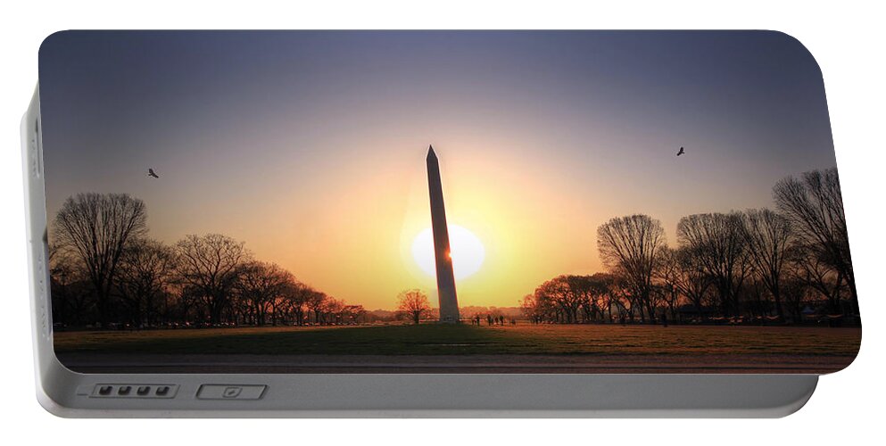 Sneffy Portable Battery Charger featuring the photograph Setting Sun on Washington Monument by Shelley Neff