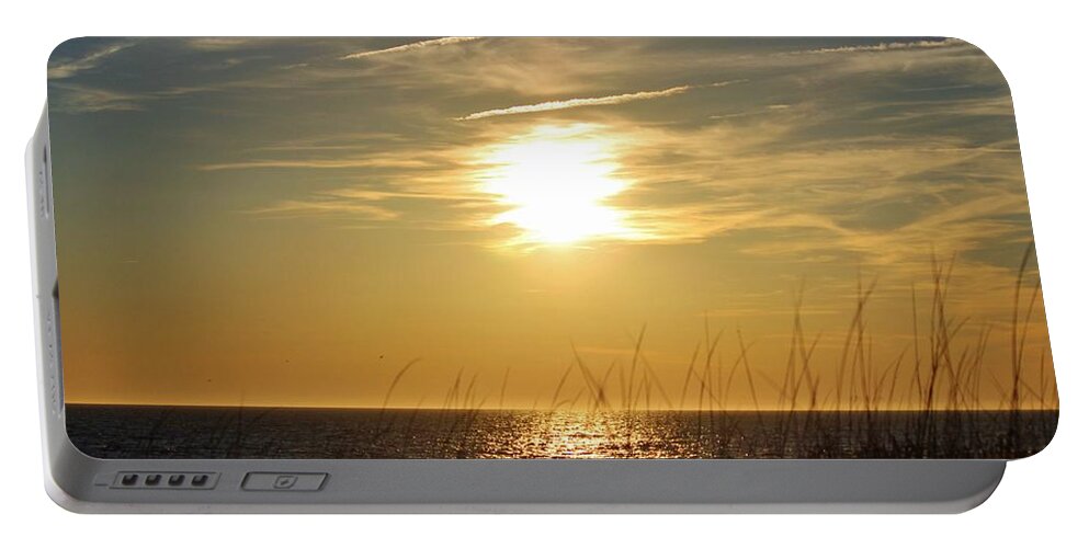 Ocean Portable Battery Charger featuring the photograph Sun About To Set by Cynthia Guinn