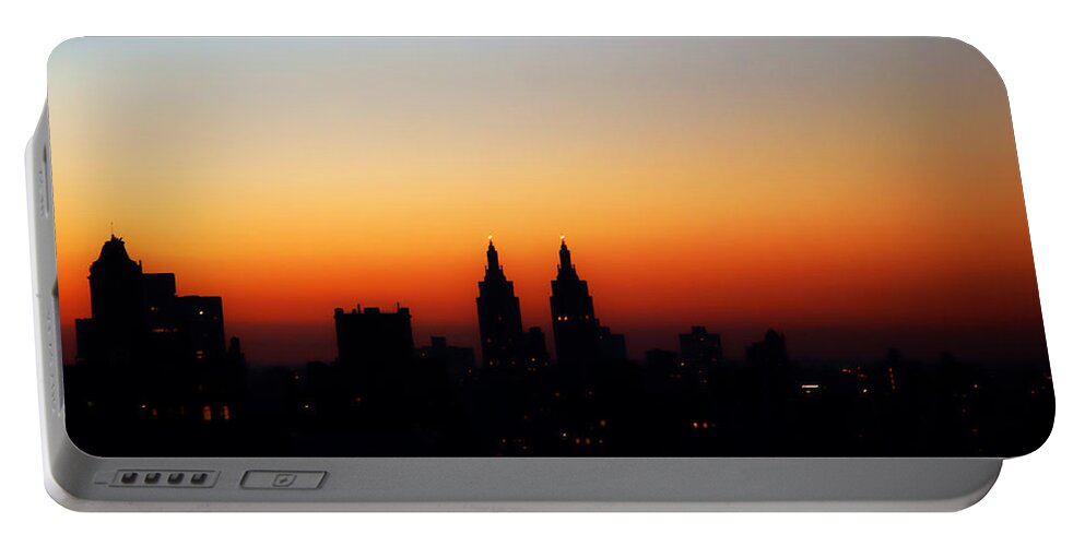 Manhattan Portable Battery Charger featuring the photograph Sunset Over Manhattan - The Eldorado View by Madeline Ellis