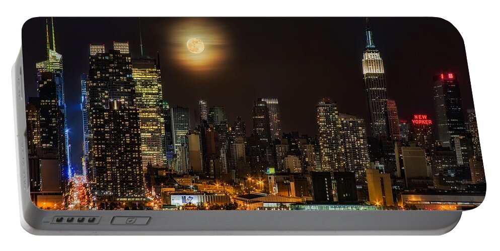 Empire State Building Portable Battery Charger featuring the photograph Super Moon Over NYC by Susan Candelario