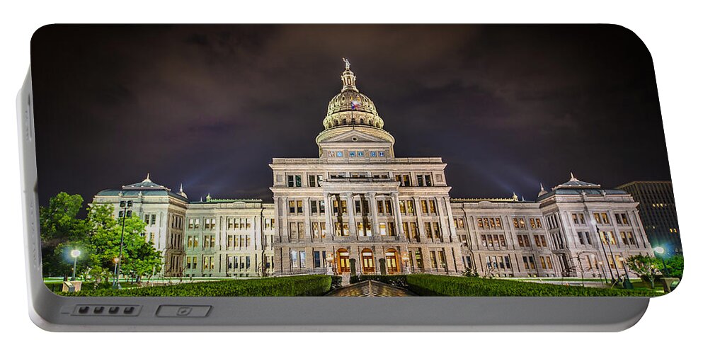 Capitol Portable Battery Charger featuring the photograph Texas Capitol Building by David Morefield