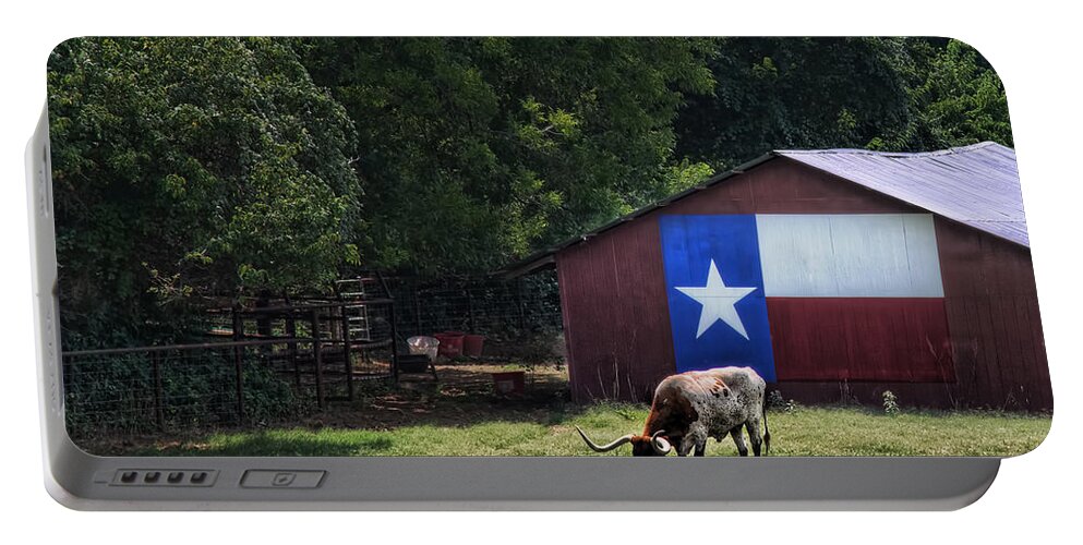 Texas Longhorns Portable Battery Charger featuring the photograph Texas Longhorn Grazing by Robert Bellomy