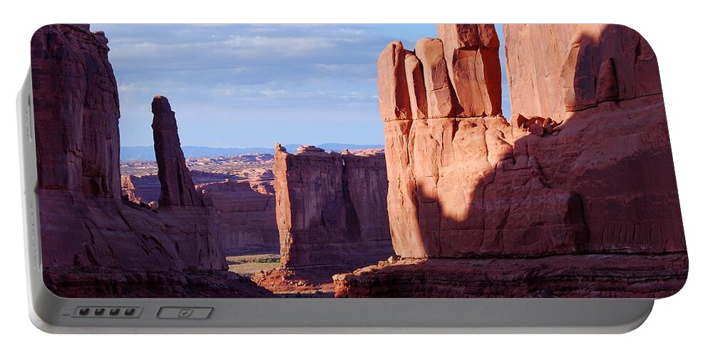 Utah Portable Battery Charger featuring the photograph Utah's Park Avenue by Cascade Colors