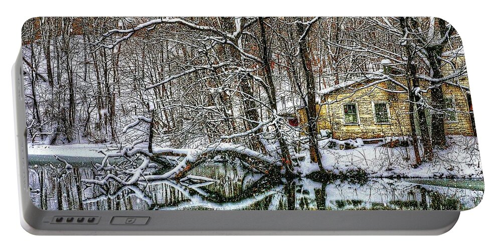 Winter Portable Battery Charger featuring the photograph Winter Wonderland by Randy Pollard