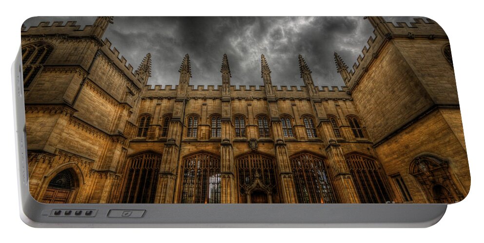 Yhun Suarez Portable Battery Charger featuring the photograph Bodleian Library by Yhun Suarez