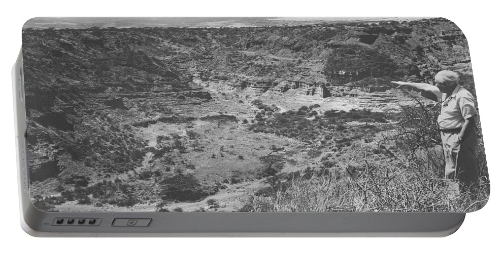 Science Portable Battery Charger featuring the photograph Leakey At The Olduvai Gorge by Science Source