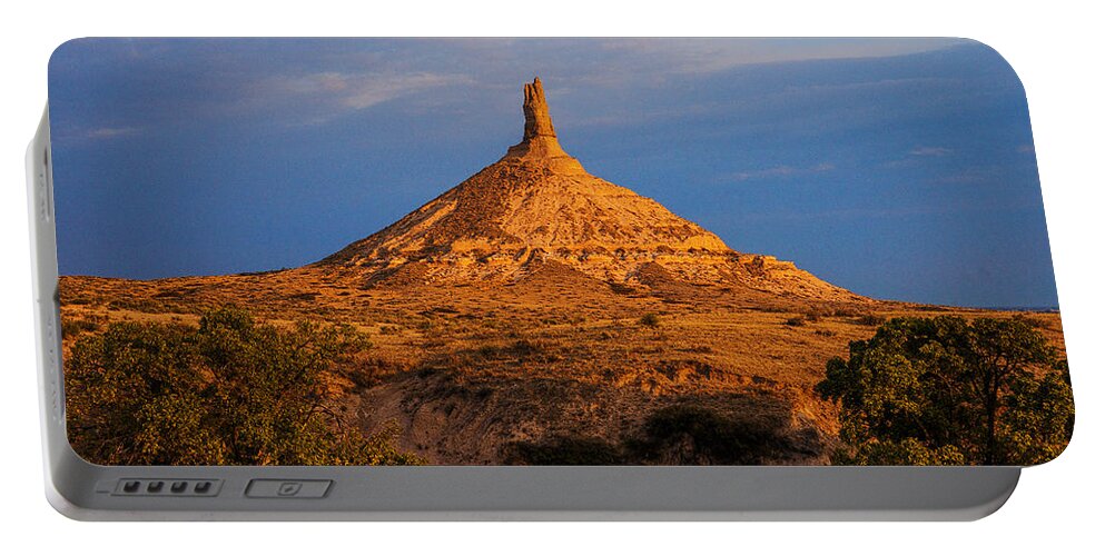 Western Nebraska Portable Battery Charger featuring the photograph Sunrise At Chimney Rock by Ed Peterson