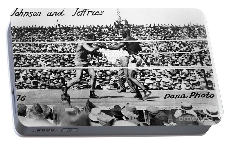 1910 Portable Battery Charger featuring the photograph Johnson Vs Jeffries, 1910 #2 by Granger
