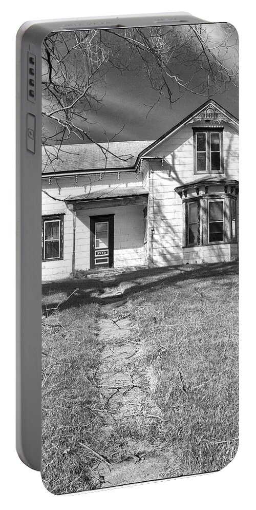 Barn Portable Battery Charger featuring the photograph Visiting the Old Homestead by Guy Whiteley